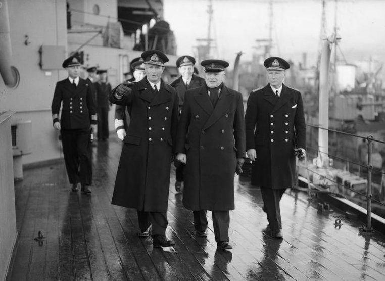 Первый лорд с адмиралом сэром Джоном Тови на борту эсминца-базы HMS «TYNE». 1943 г. 