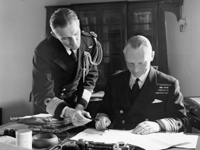 Адмирал сэр Джон Тови за своим столом на борту своего флагманского корабля в Скапа-Флоу. 1944 г. 