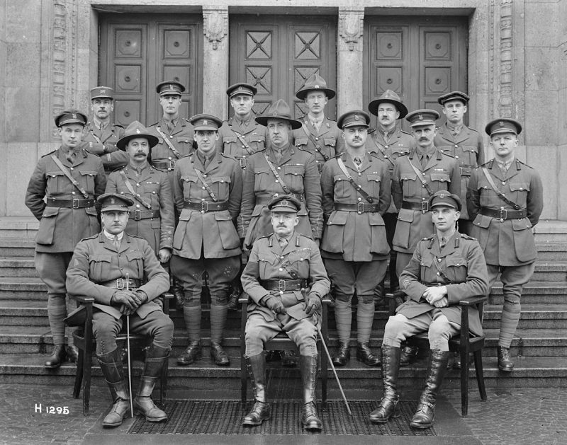 Подполковник Генри Мейтленд Уилсон с генерал-майором Эндрю Расселом и офицерами Генерального штаба. 1919 г.