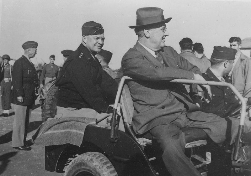 Генерал Эйзенхауэр, генерал Паттон и президент Рузвельт на Сицилии. 1943 г.