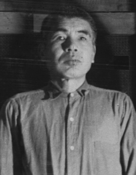 Бывший вице-адмирал Японии Косо Абэ на суде над военными преступниками на Гуаме незадолго до казни 1946 г. 