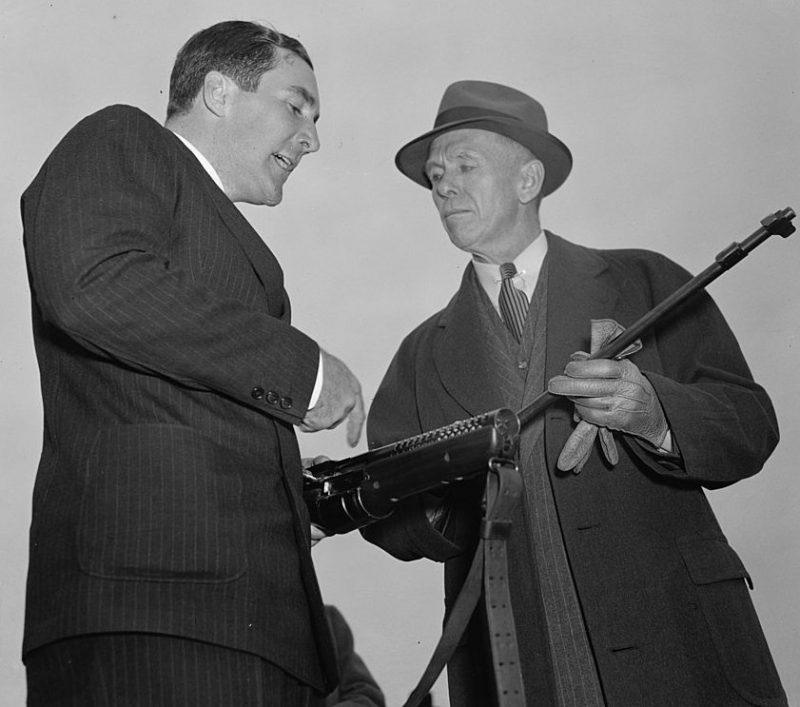 Генерал Маршалл (справа) и Мелвин Джонсон. 1940 г.