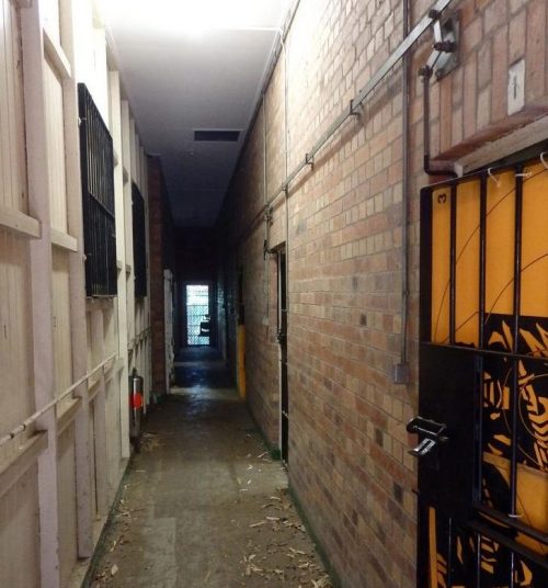 Тюремные коридоры и камера CSDIC в Брисбене. (Австралия).