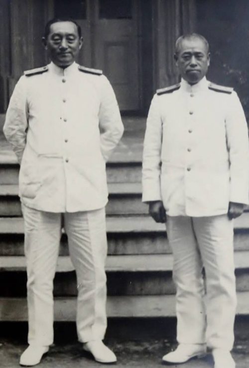 Адмирал Императорского флота Японии Мицумаса Ёнай с адмиралом Исороку Ямамото. 1936 г.