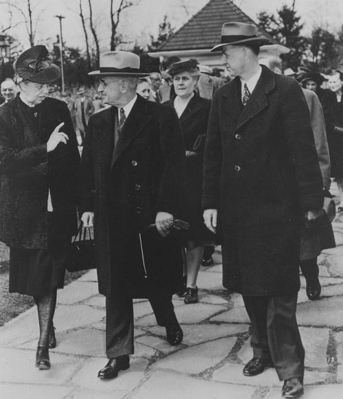 Элеонора Рузвельт и Трумэн в Гайд-парке. 1946 г.
