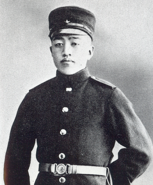 Доихара в форме армейского кадета. 1903 г.
