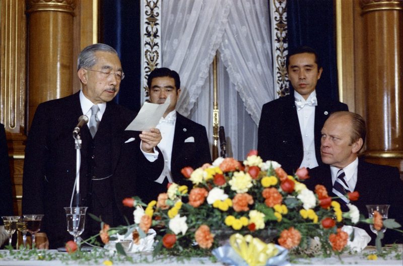 Император Хирохито и президент Джеральд Р. Форд во дворце Акасака в Токио. 1974 г.