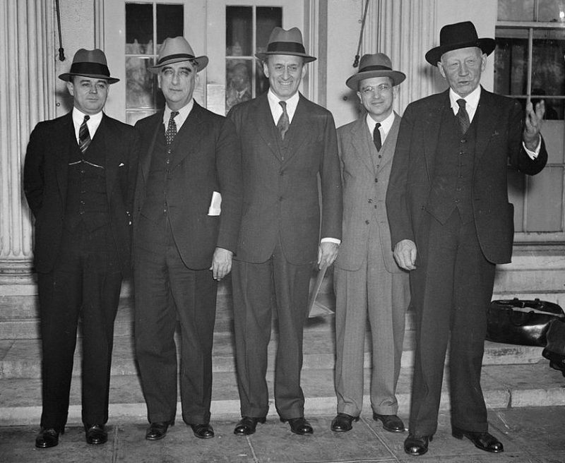Министр финансов Моргентау с членами Палаты представителей.1937 г.