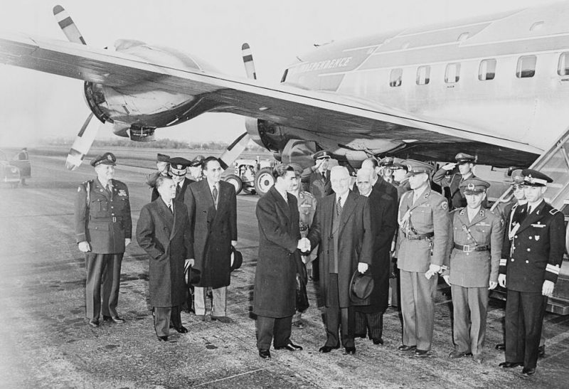 Президент Трумэн и шах Ирана в Овальном кабинете. 1949 г.