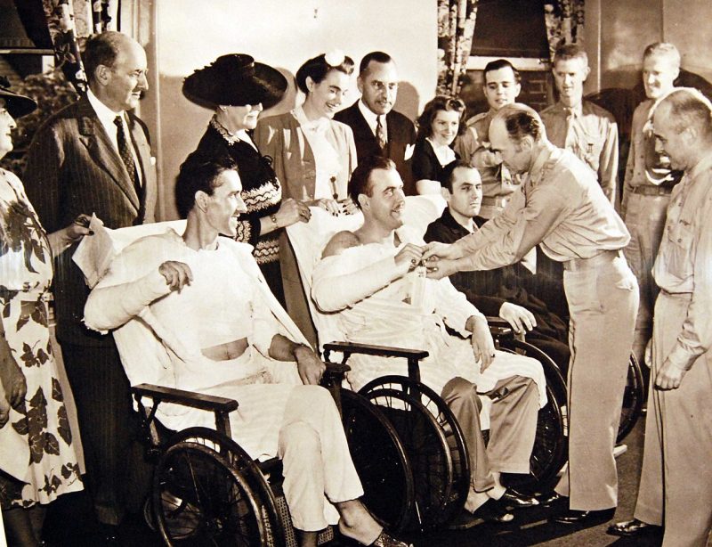 Генри Моргентау на церемонии награждения участников рейда Дулиттла на Японию. 1942 г.