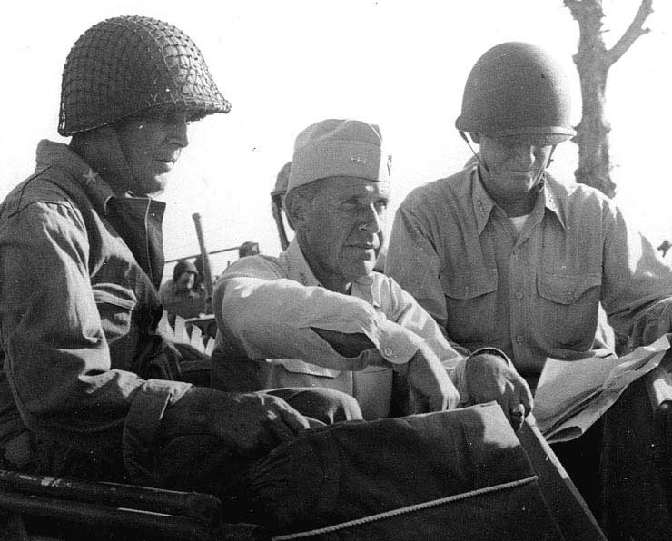 Спруанс и Нимиц на острове Кваджалейн. 1944 г.
