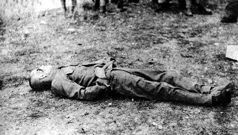 Тело Танаки после казни. 1947 г.