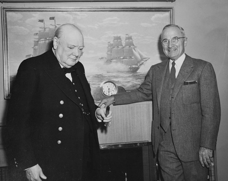 Президент Трумэн и премьер-министр Великобритании Уинстон Черчилль на борту президентской яхты. 1952 г.