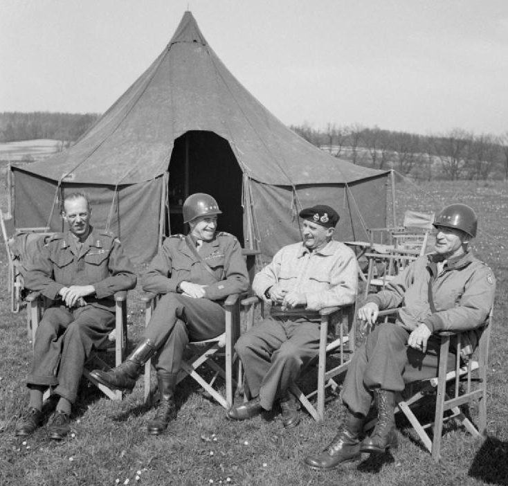 Генерал-лейтенант сэр Майлз Демпси, генерал Омар Брэдли фельдмаршал сэр Бернард Монтгомери, генерал-лейтенант Уильям Х. Симпсон. 1945 г. 