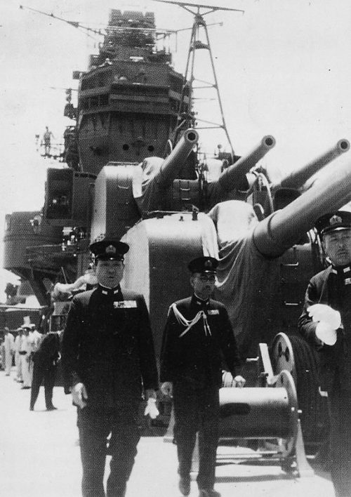 Тоёда Соэму на палубе японского крейсера «Оёдо». 1944 г.