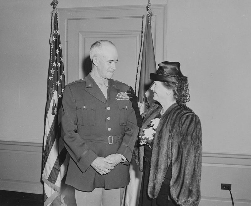 Генерал Омар Брэдли и его жена. 1949 г.
