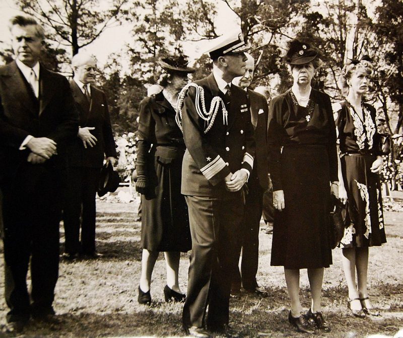 Элеонора Рузвельт на похоронах министра военно-морского флота Фрэнка Нокса. 1944 г.