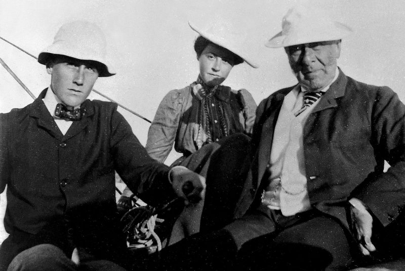 Франклин Д. Рузвельт, Хелен Р. Рузвельт и Джеймс Рузвельт на острове Кампобелло. 1899 г.