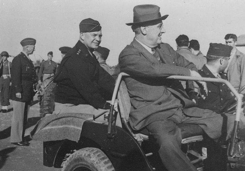 Франклин Д. Рузвельт, генерал Эйзенхауэр и генерал Паттон в Кастельветрано. 1943 г.