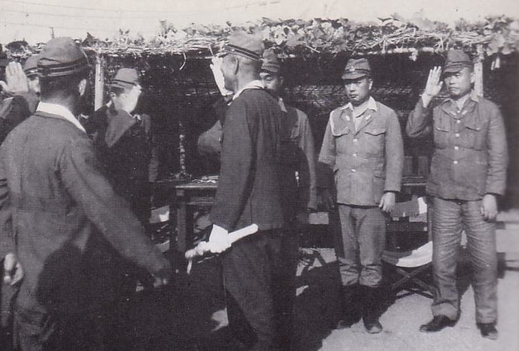 Угаки 15 августа 1945 года перед своей последней миссией камикадзе.