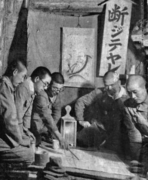 Генералы Мицуру Усидзима, Исаму Чо и другие штабные офицеры 32-й армии на Окинаве.1945 г.