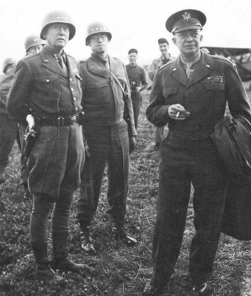 Генералы Эйзенхауэр, Паттон и Брэдли во Франции вскоре после дня «Д». 1944 г.