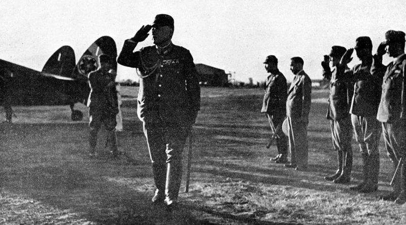 Сугияма на аэродроме. 1943 г.