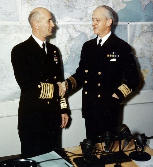 Адмирал Эрнест Дж. Кинг с контр-адмиралом Расселом Уилсоном. 1941 г.