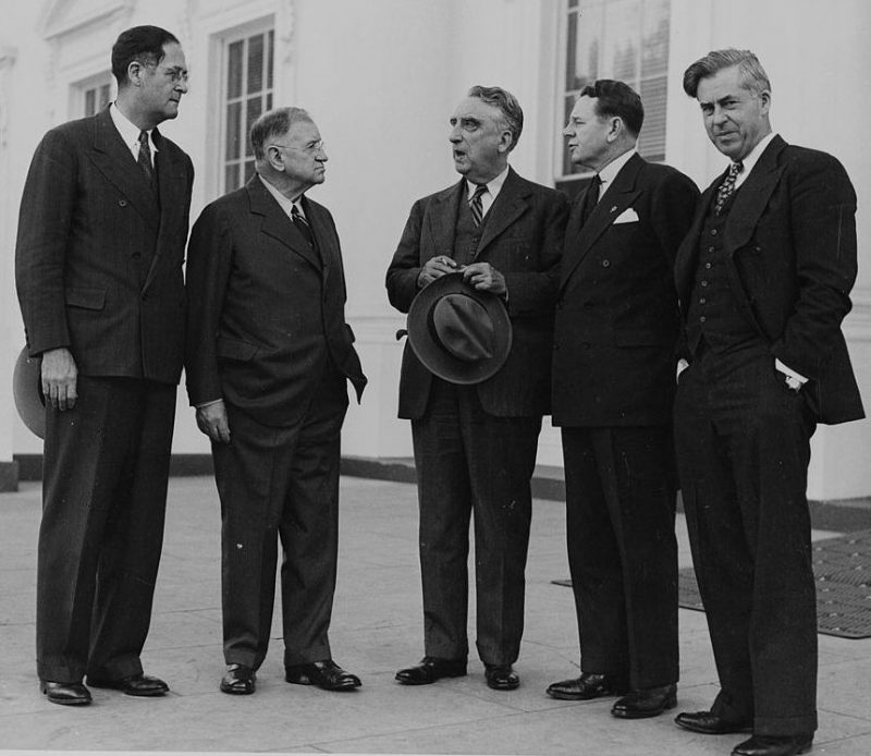 Трумэн и Генри Уоллес у Белого дома. 1945 г.