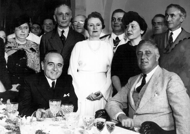 Рузвельт с президентом Бразилии Жетулио Варгасом в Бразилии. 1936 г.