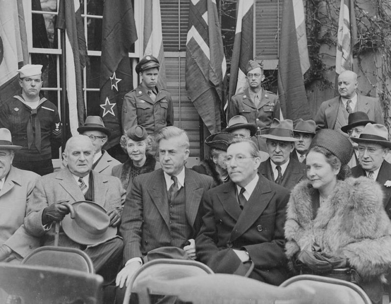 Министр торговли Генри Уоллес на открытии памятника Франклину Д. Рузвельту. 1946 г.