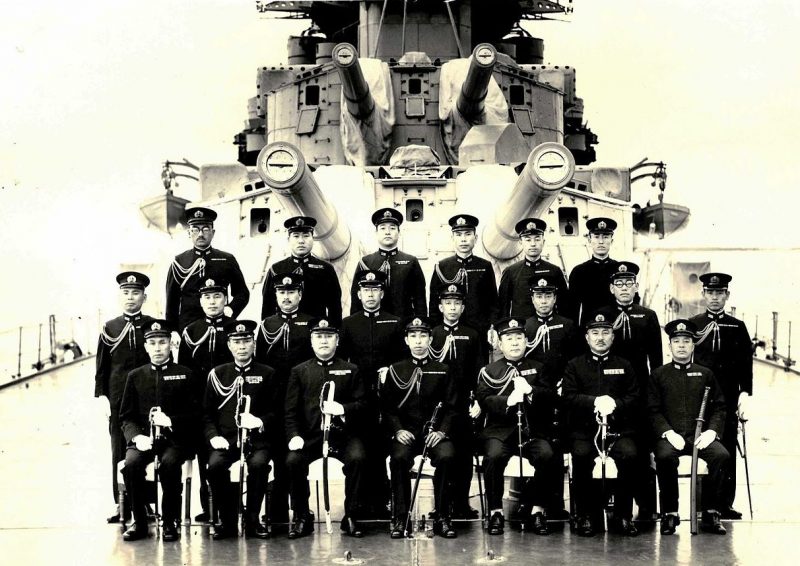Кондо Нобутакэ среди офицеров корабля. 1938 г.