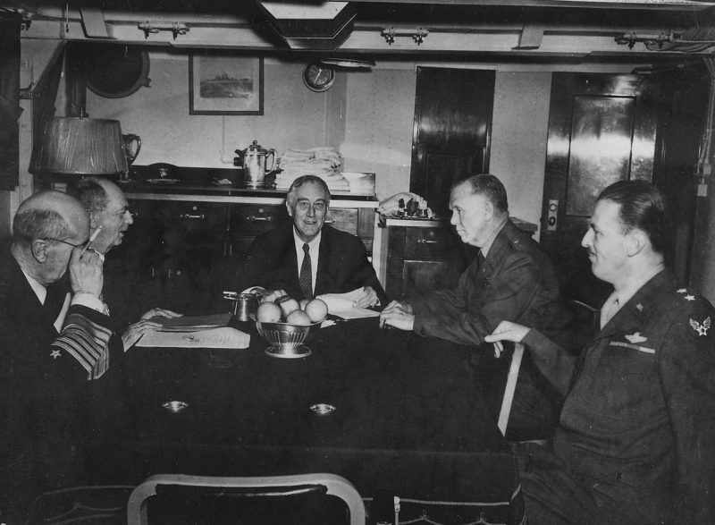 Франклин Д. Рузвельт, Лихи, Кинг, Маршалл и Кутер на Мальте. 1945 г.