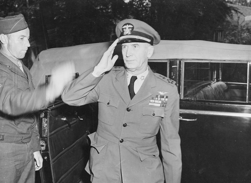 Адмирал флота Кинг прибывает на Потсдамскую конференцию. 1945 г.