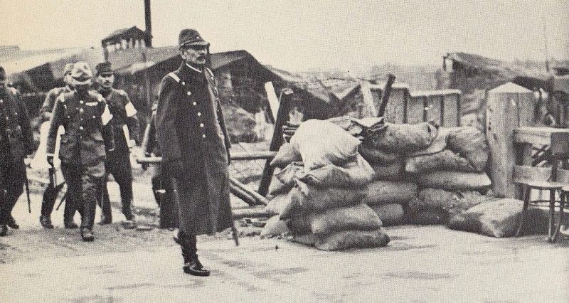 Мацуи осматривает линию фронта в Шанхае. 1937 г.