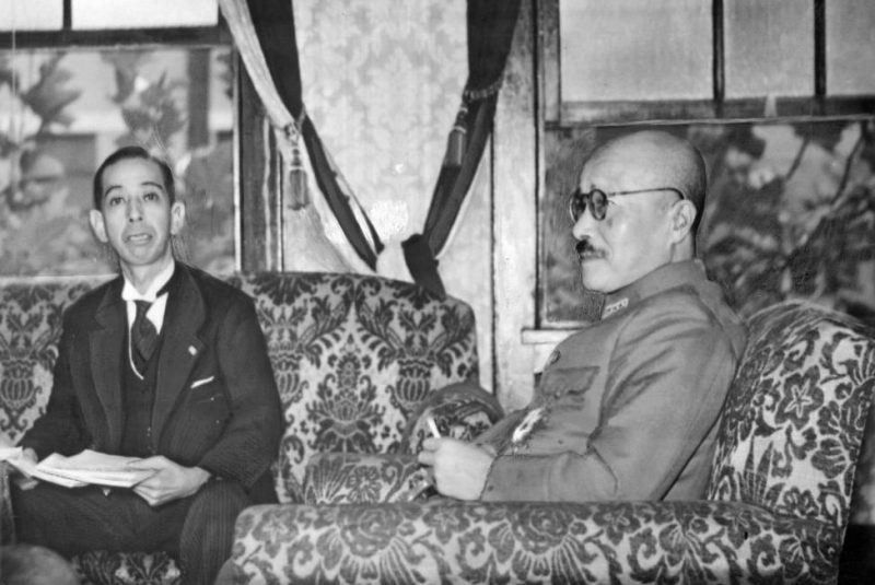 Премьер-министр Тодзио Хидэки и министр Нобусукэ Киши. 1943 г.