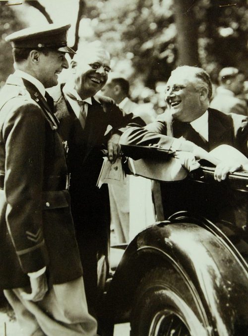 Генерал Дуглас А. Макартур с Франклином Д. Рузвельтом. 1930 г.