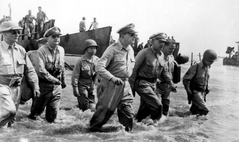 «Я вернулся на Филиппины» - генерал Макартур. 1944 г.