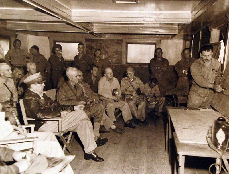 Генерал Дуглас Макартур на Корейской войне. 1950 г.
