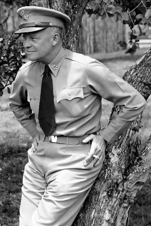 Эйзенхауэр в звании генерала армии, 1945 г.