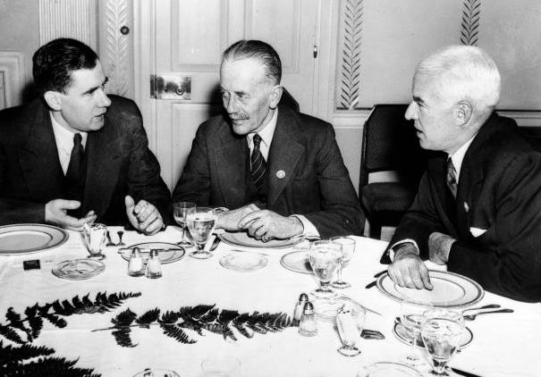 Андрей Громыко, Александр Кадоган и Стеттиниус-младший в ООН. 1946 г.