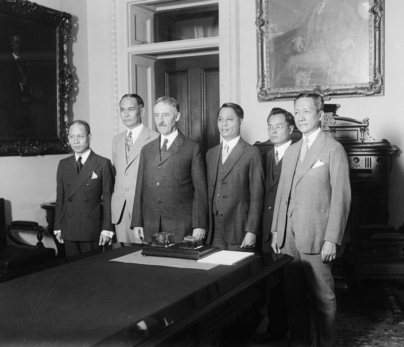 Генри Л. Стимсон с делегацией Филиппин. 1929 г.