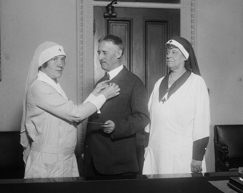 Церемония принятия Государственного секретаря Стимсона в члены Красного Креста.1930 г.