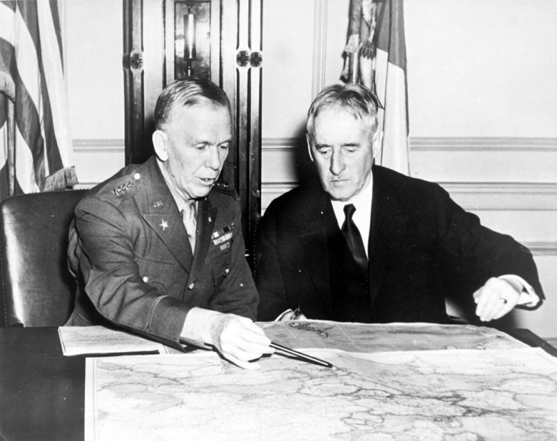 Джордж К. Маршалл, начальник штаба, и Генри Л. Стимсон, военный министр. 1942 г.