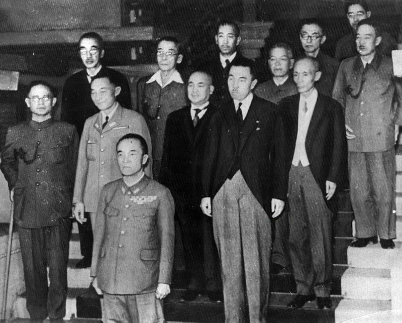 Кабинет Хигасикуни. 1945 г.