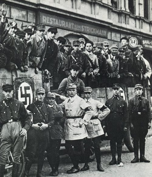 Коричневорубашечники, будущие члены СА. 1920 г.