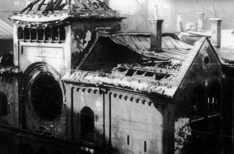 Мюнхенская синагога «Охель Яаков», разгромленная во время «Хрустальной ночи». 1938 г.