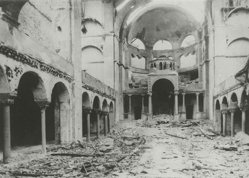 Интерьер берлинской синагоги на Фазаненштрассе после погромов. 1938 г.