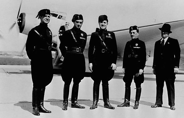 Приведение к присяге новых министров после свержения Муссолини: Альфиери, Лессона, Галеаццо Чиано и Лантини. Сан-Россоре, 1943 г. 