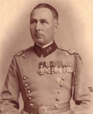 Майор Л. Мочульски в парадном мундире после награждения в 1919 году.